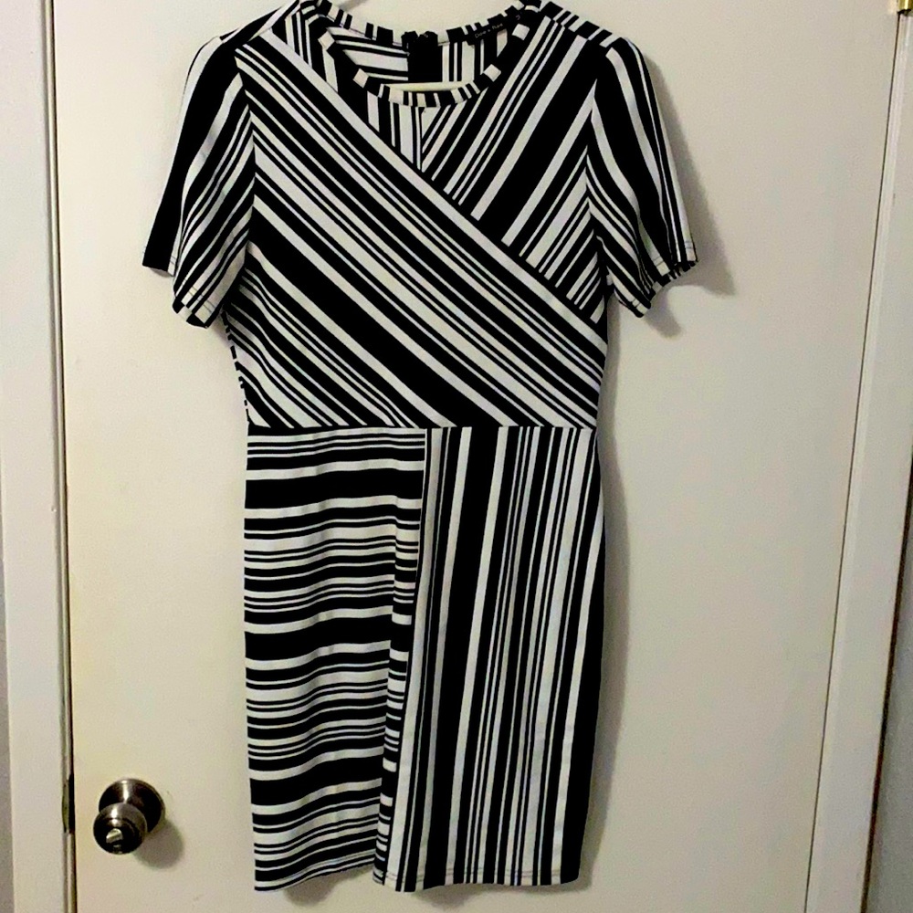 Retro black and white fitted dress